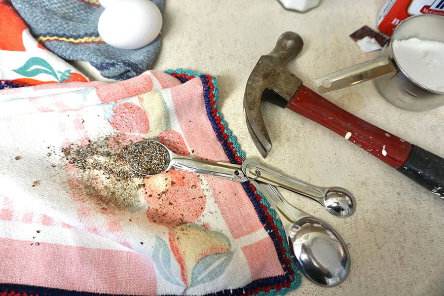Measuring spoons and hammer